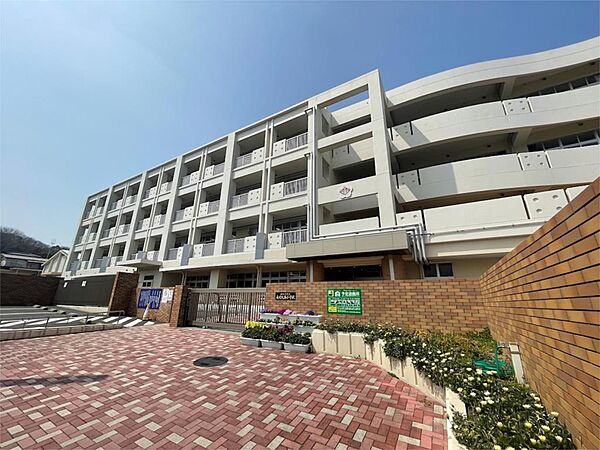 北九州市立永犬丸西小学校（696m）