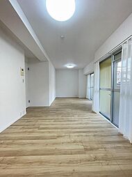 明るい木目調の優しい内装!ナチュラルで柔らかい印象のお部屋