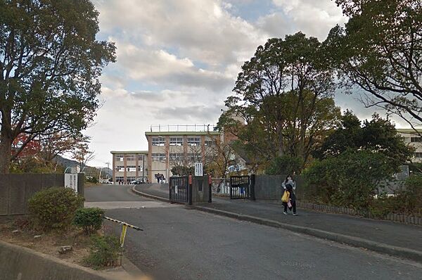 中間市立中間南小学校（208m）