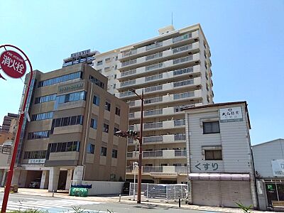 外観：小学校は徒歩10分と毎日の通学に便利ですね