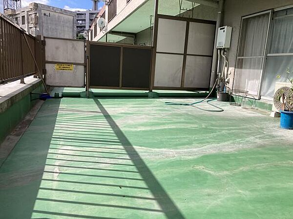 広いルーフバルコニー付きです