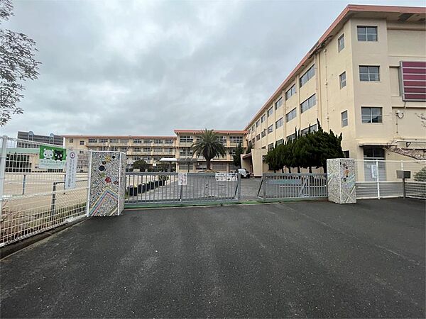 北九州市立西門司小学校（572m）