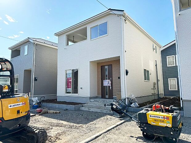 2号棟はクリーム色の外壁です。