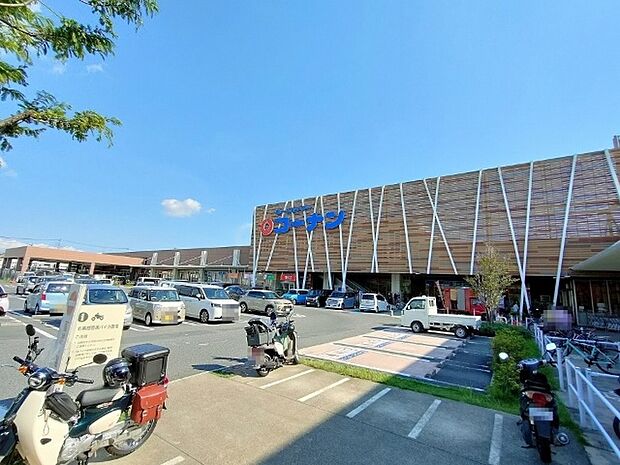 複合モール「UNICUS吉川まで800m」
