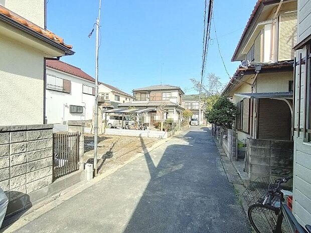 車両の通行がほとんどありませんので、車の入出庫もスムーズに出来ます♪
