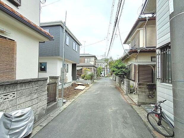 車両の通行がほとんどありませんので、車の入出庫もスムーズに出来ます♪