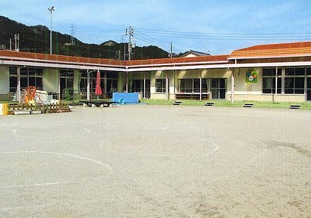 赤坂台保育園 1820m