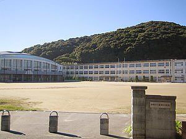 御津中学校 1560m