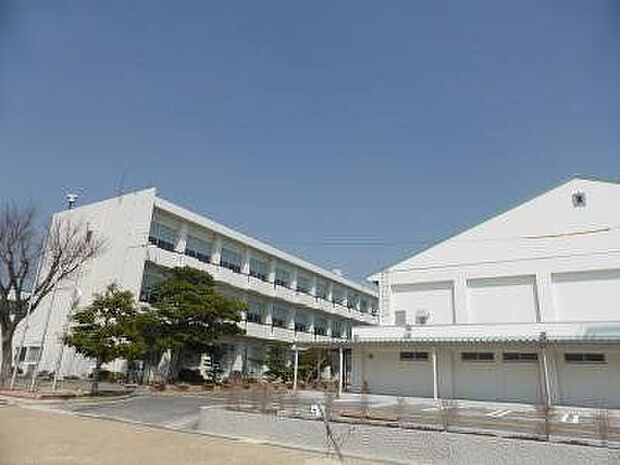 小坂井東小学校 1540m