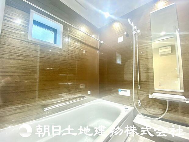 浴室は木目調を基調としており暖かさを感じる空間です！
