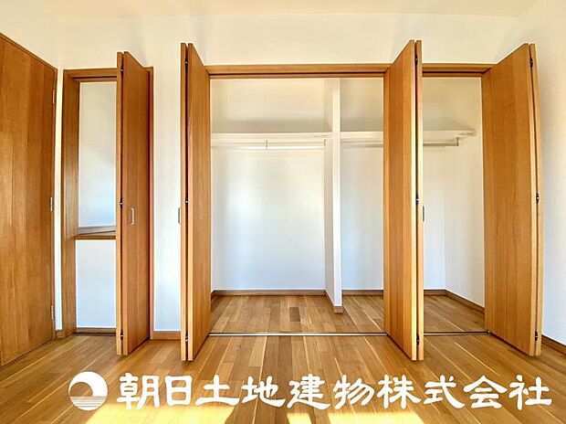 各居室にクローゼットがある為、お部屋を広く使えます。