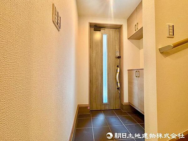 広々とした玄関には収納も完備されており、大人数のご家族様でも安心ですね！