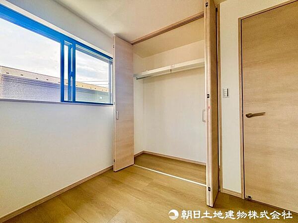広々とした収納でお部屋もスッキリお使いいただけます。