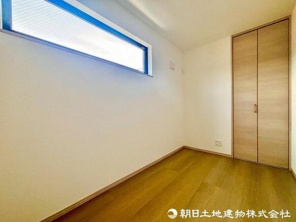 収納も広々で、窓も大きくお部屋の中が明るいです！