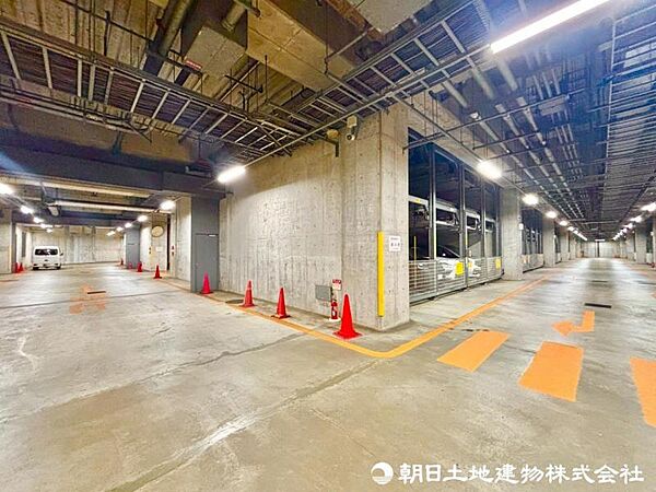 広々とした立体駐車場になります！車の出入庫も簡単行っていただけます！