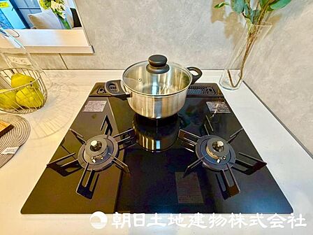 三口コンロで快適にお料理していただけます。