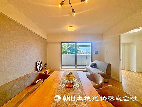 形の綺麗なリビングはお好きな家具を配置しても、まだまだ余裕がありそうです。