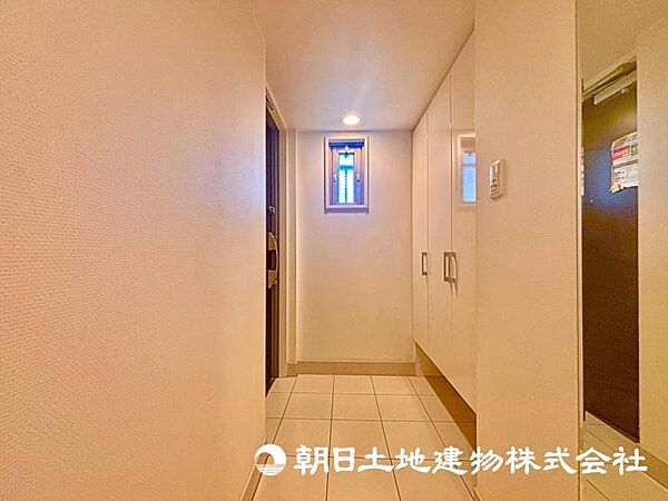 長年過ごしても飽きないシンプルな玄関です。