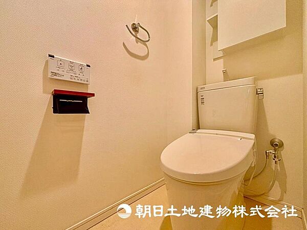 清潔感のあるトイレとなっております。