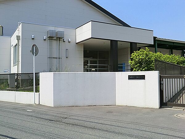 久地小学校まで710ｍ。