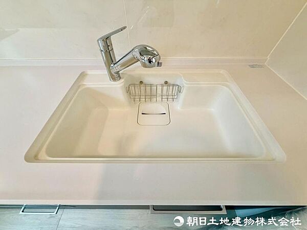 ゆとりのあるシンクで洗い物もお料理も快適に行っていただけます！