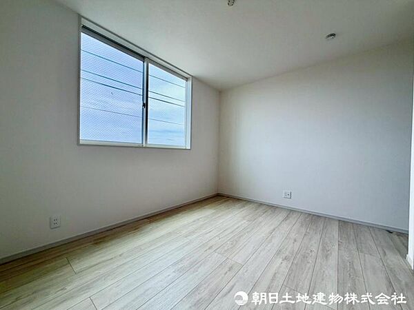 広々とした窓でお部屋の中も明るいですね！