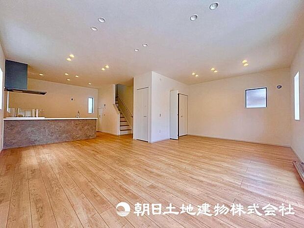 飾リ過ぎないリビングはシンプルな内装と偏り過ぎないデザインで統一しております。