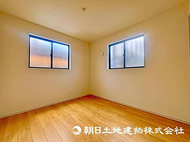 広々した居室には大きなベッドも楽々設置できます。