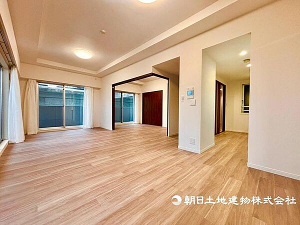 19.6帖と広々したリビングには沢山の家具を設置できます。