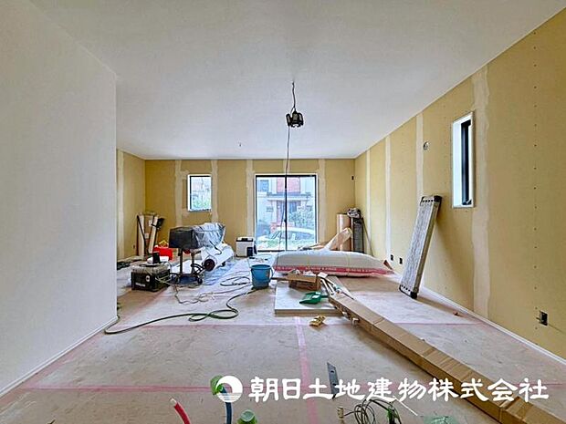 形の綺麗なリビングはお好きな家具を配置しても、まだまだ余裕がありそうです。