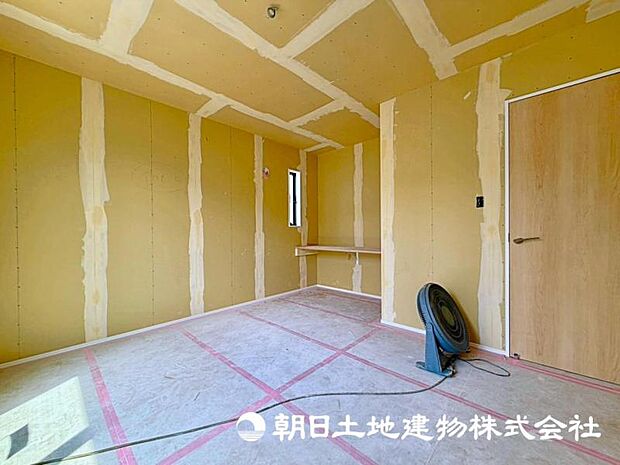 日中は日当たりが良く、常に明るい印象のお部屋です。