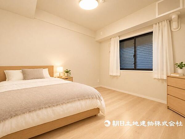 長年住まわれても飽きないシンプルなデザインの玄関です。