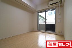 ラ・ヴィ・アン・ローズ 7階1Kのリビング/ダイニング