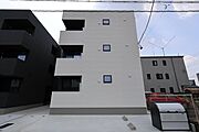 荒子駅より徒歩8分 築1年 3階建の賃貸物件