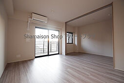 レーベン鶴瀬 Artifact 302号室 3階2LDKのリビング/ダイニング