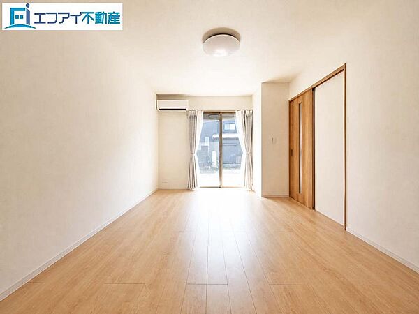 リビング バーチャルステージング済み（家具除去等）