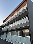 舎人駅より徒歩6分 築1年6ヶ月 3階建の賃貸物件