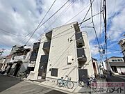 天下茶屋駅より徒歩11分 築8年4ヶ月 3階建の賃貸物件