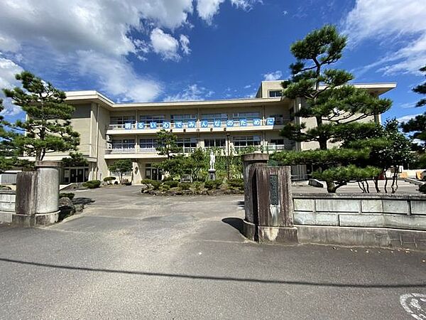 神明小学校 2390m