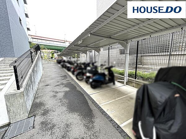 バイク置場（月額1000円～3000円）。2026年3月現在空きなし。空き要確認。料金は変更する場合がございます。