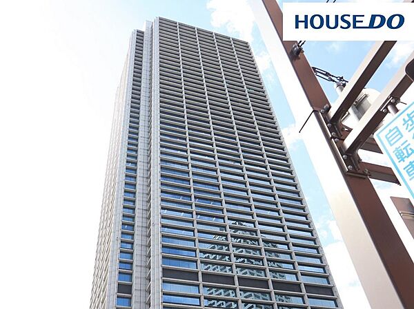神戸市役所 538m。30階建。24階展望ロビー有り（飲食店もあります）。海やハーバーランドなど神戸を一望できます。三井住友銀行や郵便局もあります。