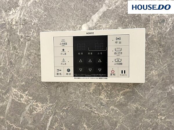 スイッチ1つで一定量の湯を浴槽に張ることができて便利なオートバス機能。追焚機能付きなのでいつでも暖かいお風呂に入ることができ水道代の節約にもつながります。たし湯・たし水機能付。