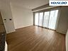 リビング/ダイニング：LDK以外に1部屋あるので、1〜2人暮らしだと、寝る場所と生活する場所を明確に分けることができます。床暖房設置。全室6帖以上なので家具の配置がしやすく、ライフスタイルの変化に柔軟に対応できます。