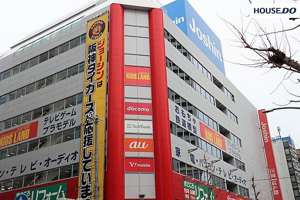 ジョーシン三宮1番館 334m。営業時間10：00〜20：00。地下１階に兵庫県最大級のSONY・任天堂のテレビゲームフロアがあります。