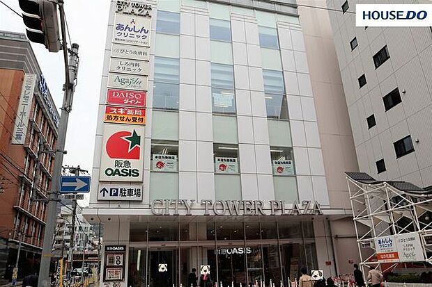 阪急オアシス神戸旭通店 徒歩 約3分（約210m）なので食材が足りなくなってもすぐ買いに行くことができます。シティタワープラザ1階。営業時間が9：30〜22：00までなので、帰りが遅くなっても安心。