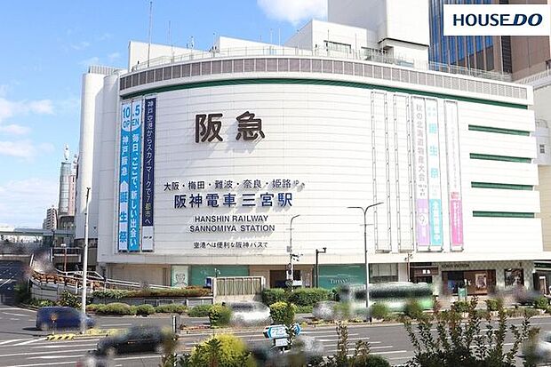 神戸阪急 徒歩 約8分（約550m）。営業時間10：00〜20：00。　新館の1階から4階はロフトが入っています。9階の催場ではイベントを開催しています。