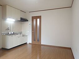 第よん小野荘 201 1階ワンルームのリビング/ダイニング