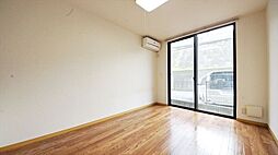 ナリッシュアレイ 109 1階ワンルームのリビング/ダイニング