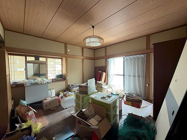 採光窓の多い1階洋室。将来を見据えたお部屋の使い分けにも便利です♪