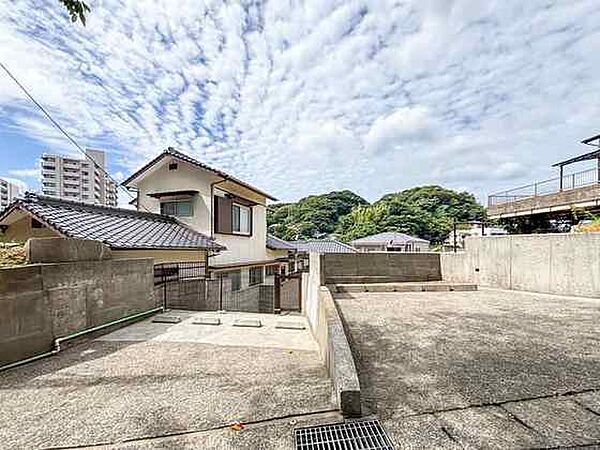 2台並列に駐車できるスペースもしっかりと確保しております。